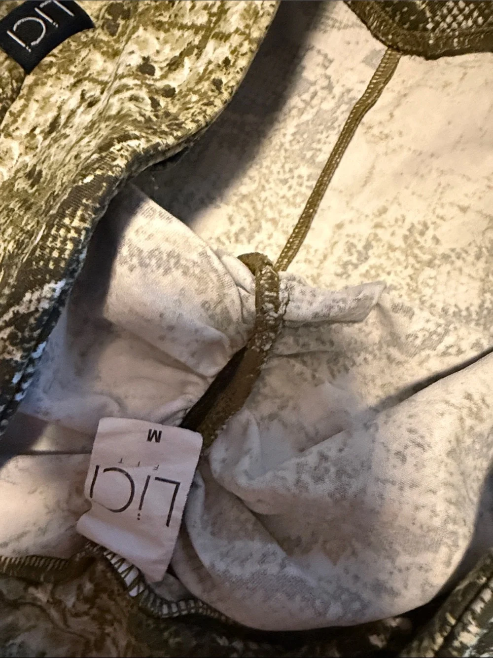 FOUR PAIRS OF LICI FIT MEDIUM SCRUNCH BUTT LEGGINGS LOT SNAKE GREEN PAISLEY DYE